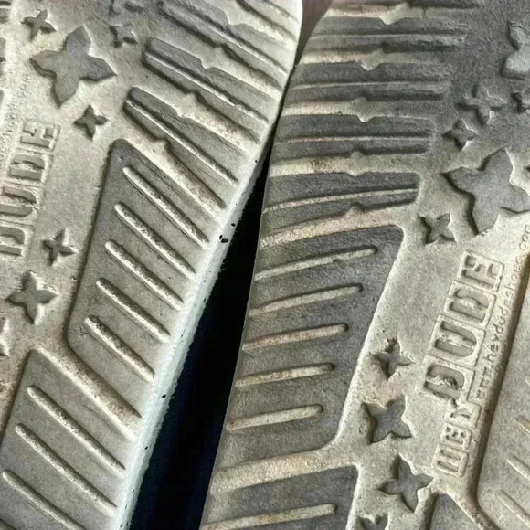 Hey Dude Hawaiian slip ons - Picture 6 of 7